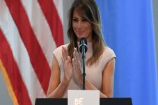 Ibu Negara AS Melania:...