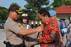 Bolos Kerja Ratusan...