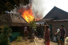 Api Mengamuk di Semarang,...