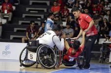 Pelatih Tim Basket Kursi...