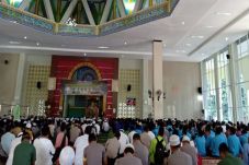 Ribuan Warga Ikuti Istighosah...