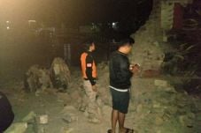 Gempa Situbondo Robohkan...