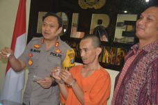 Bertransaksi dengan...
