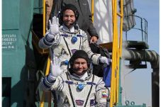 Dua Astronot Selamat...