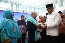 Gubernur Lepas Jamaah...