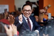 Menunggu Jadi PM Malaysia,...