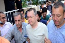 Pastor Brunson Dibebaskan...