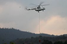 Heli Water Bombing Bantu...