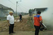 Di Ujung Musim Kemarau,...