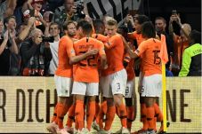 Belanda Hajar Jerman...
