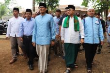 Zulkifli Hasan Gandeng...