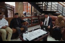 Disambangi Maruf Amin,...