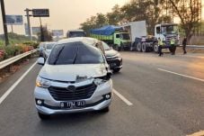 Tiga Kendaraan Bertabrakan,...