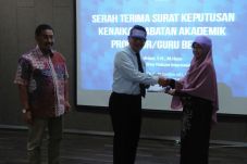 Dosen UII Raih Gelar...