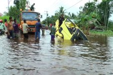 Banjir Terjang 10 Kecamatan...
