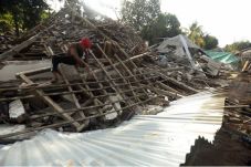 Bantuan Rekonstruksi...