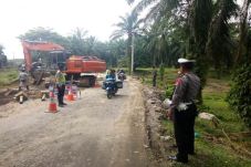 Polisi Berikan Penyuluhan...