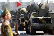 Berlatih Melawan S-300...