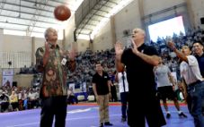 Pelatih NBA Tularkan...