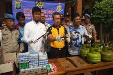 Komplotan Pembobol Warung...