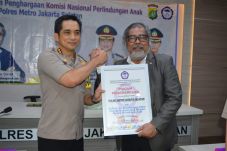 Komnas PA Beri Polres...
