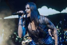 Vokalis Nightwish Buka-bukaan...