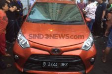 Terjebak Dalam Mobil,...