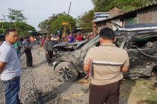 Pajero Hantam Kereta...