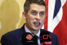 Inggris Dukung Trump...