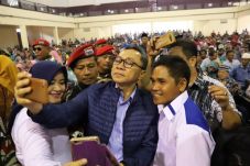 Zulkifli Hasan: Politik...