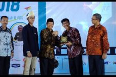 HNW Ajak Mahasiswa Baca...