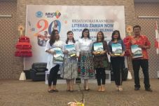 Ratusan Mahasiswa Undiknas...