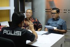 Diduga Gelapkan Dana,...