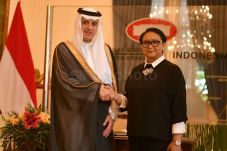 Menlu Retno Desak Investigasi...