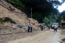 Pasca-Longsor, Jalur...