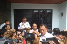 Sekeluarga Tewas dengan...