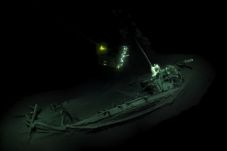 Tertulis 400 SM, Kapal...