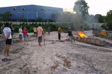 Geram, Warga Bakar Peralatan...