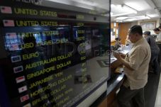 Yen Pukul Dolar AS,...
