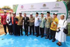 Zulkifli Hasan Gandeng...