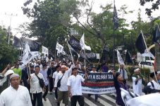 Diguyur Hujan, Warga...
