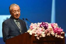 Mahathir: Jangan Paksakan...