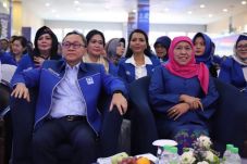 Khofifah Puji Kinerja...