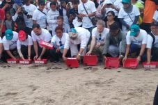 Menlu Retno: Laut Bukan...