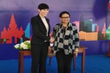 Presiden Jokowi Terima...