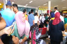 Keluarga Penumpang Lion...