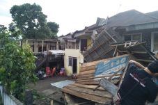 Puting Beliung Robohkan...