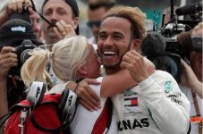 Lewis Hamilton Juara...