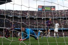 Kebobolan 5 Gol, Courtois...