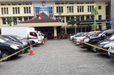 220 Motor dan 32 Mobil...